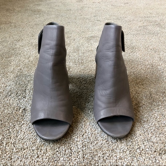 Vince ‘Faye’ Open Toe Bootie - Picture 7 of 9